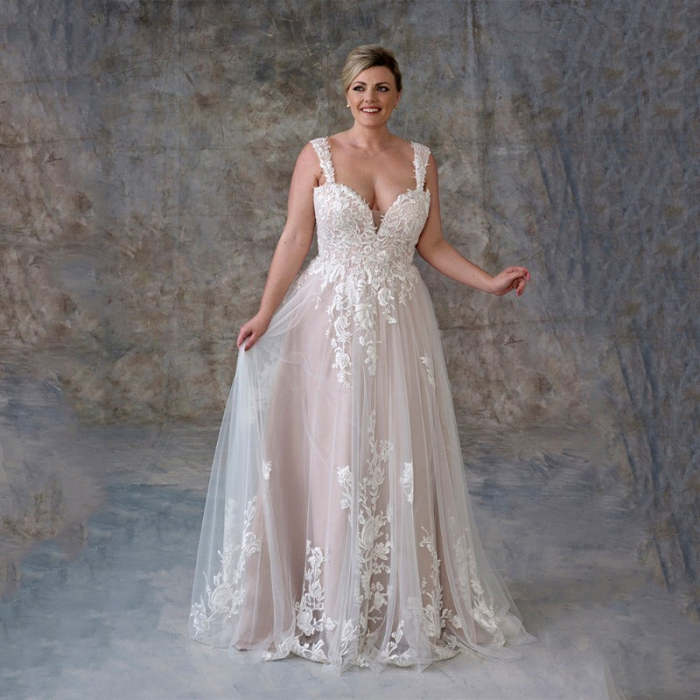 Lace Sweetheart Tulle Plus Size Bridal Gown FWD1005
