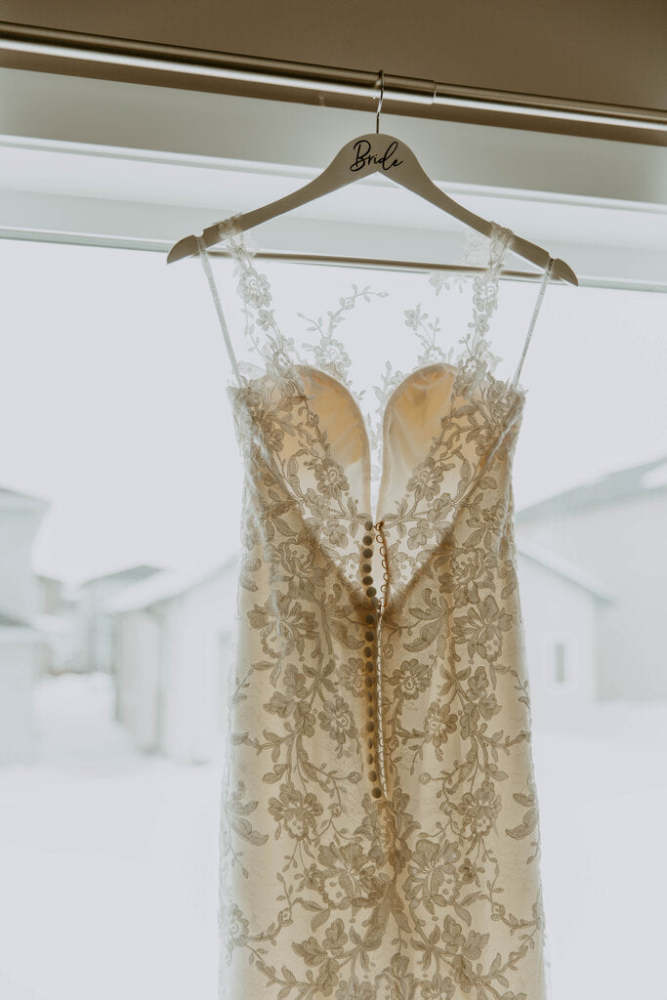 ESSENCE OF AUSTRALIA Lace F+F Plunge Illusion SL Open Back Size 4