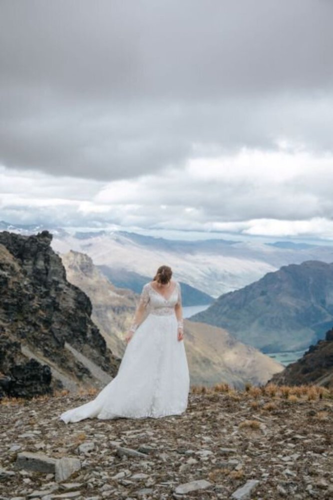 MARTIN THORNBURG Tulle A-line All Over Lace Clear Sequins Sleeves Open Back w/ Liner Size 10