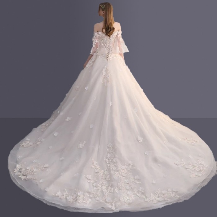 Beautiful Classic Lace Wedding Dress