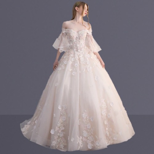 Beautiful Classic Lace Wedding Dress