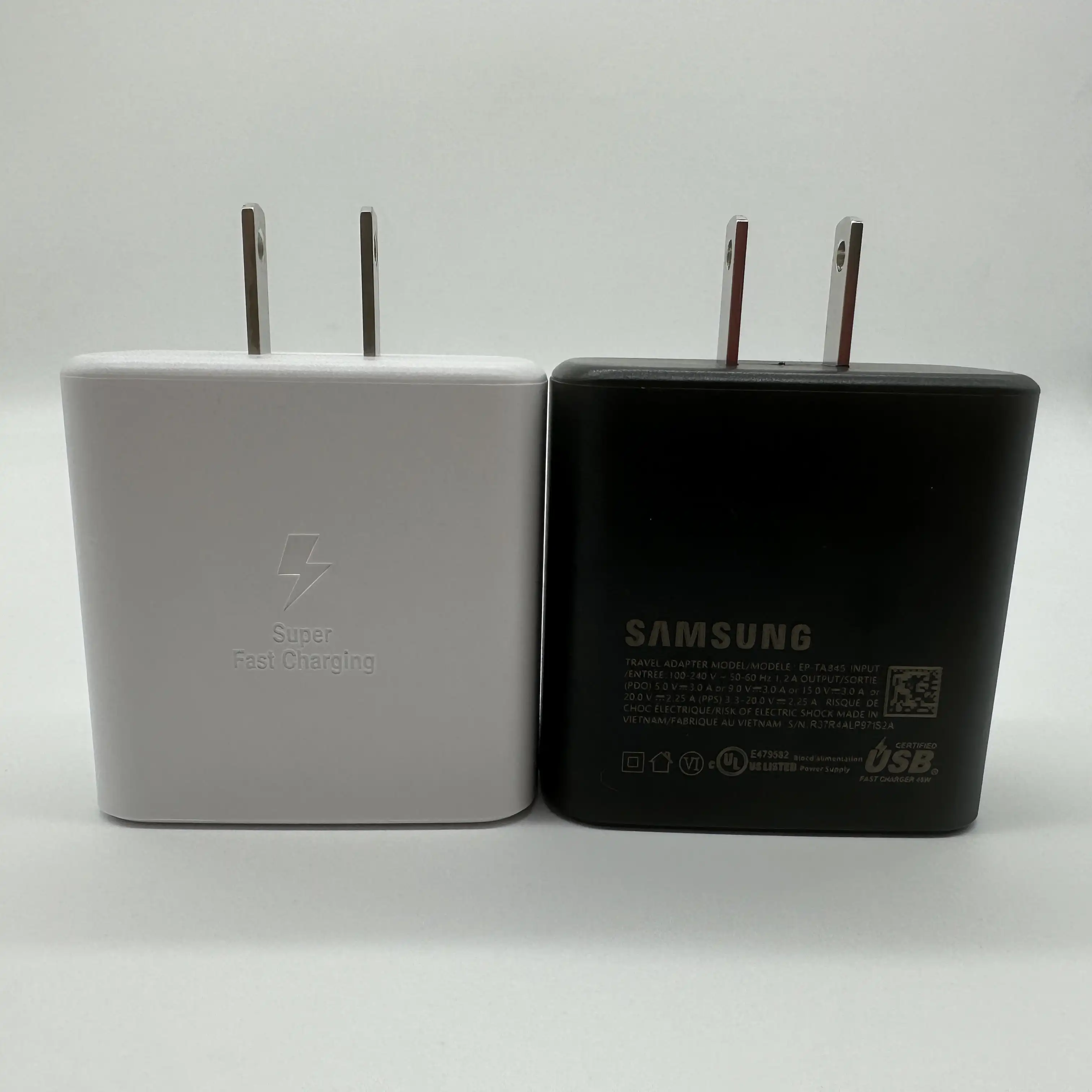 Samsung Chargeur Secteur 45W Ultra Rapide (avec câble) : :  High-Tech