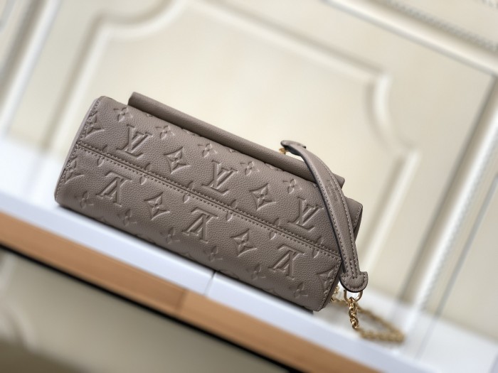 Handbag Louis Vuitton M44929 size 25 x 17 x 9.5 cm