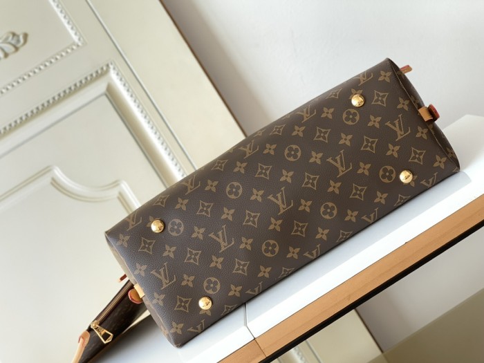 Handbag Louis Vuitton M46197 size 39×30×15 cm