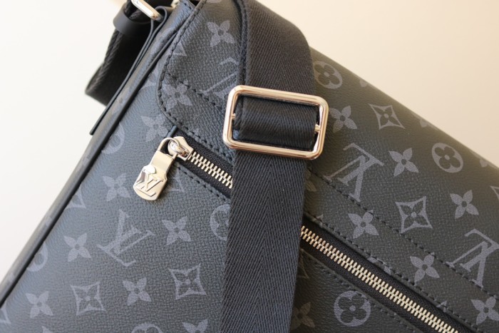 Handbag Louis Vuitton M44000 size 25.0x 22.0x 8.0 cm M44001 size 31.0 x 27.0 x 8.0 cm