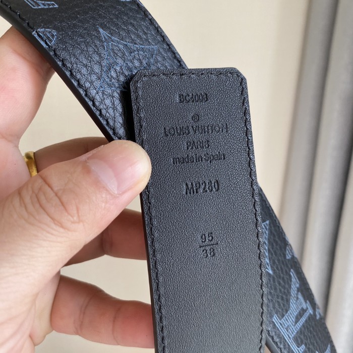 Louis Vuitton Belt 12 (width 4cm)