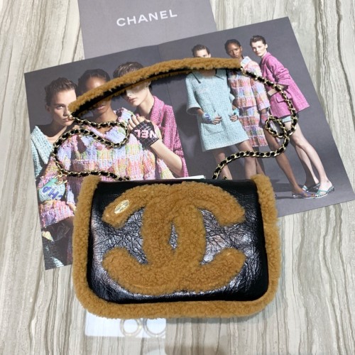 Handbag Chanel AS0321 size 18 13 8 cm