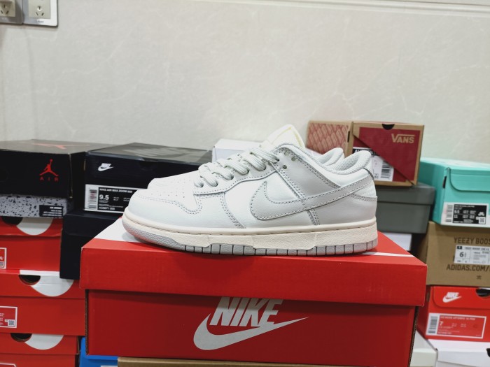 Nike Dunk Low Photon Dust (W)