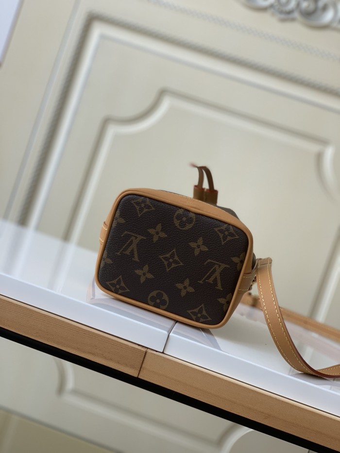 Handbag Louis Vuitton M81266 size 13x16x10 cm
