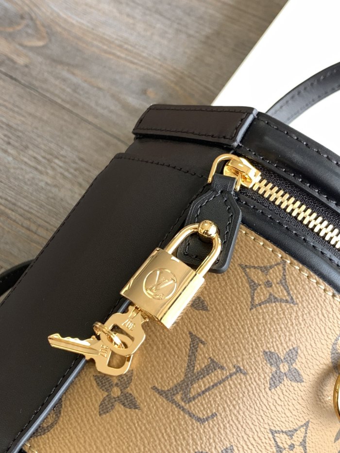 Handbag Louis Vuitton M43986 size 15x17x15cm