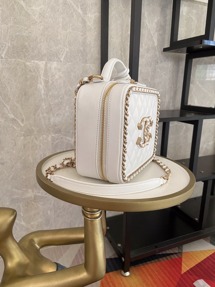 Handbag Chanel 93343 size 21 cm