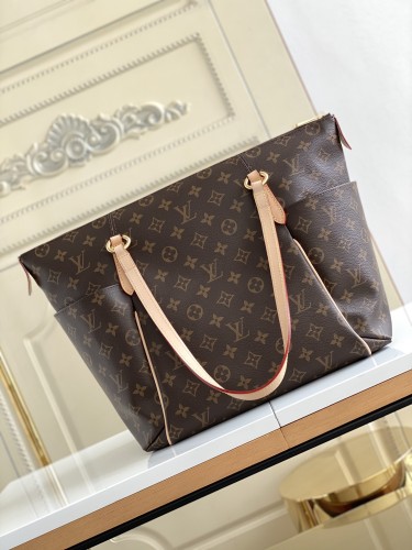 Handbag Louis Vuitton M56689 size 43x30x7 cm