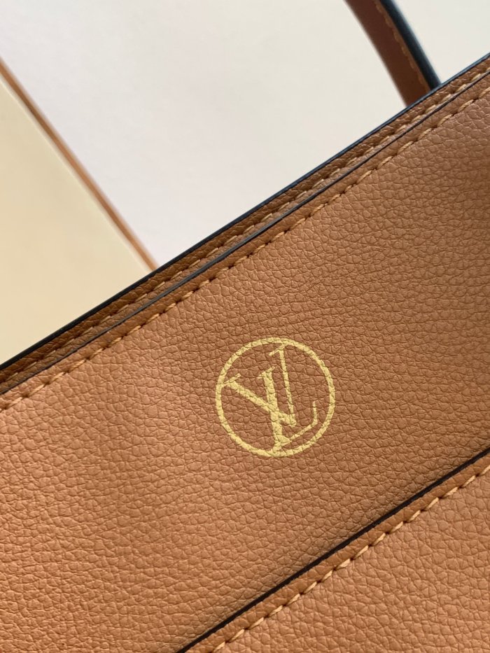 Handbag Louis Vuitton M20633 size：30.5x24.5x14cm