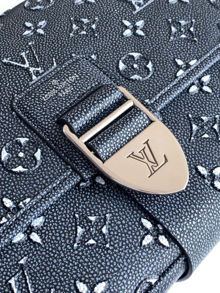 Handbag Louis Vuitton m21358 size 35 x 24 x 8 cm