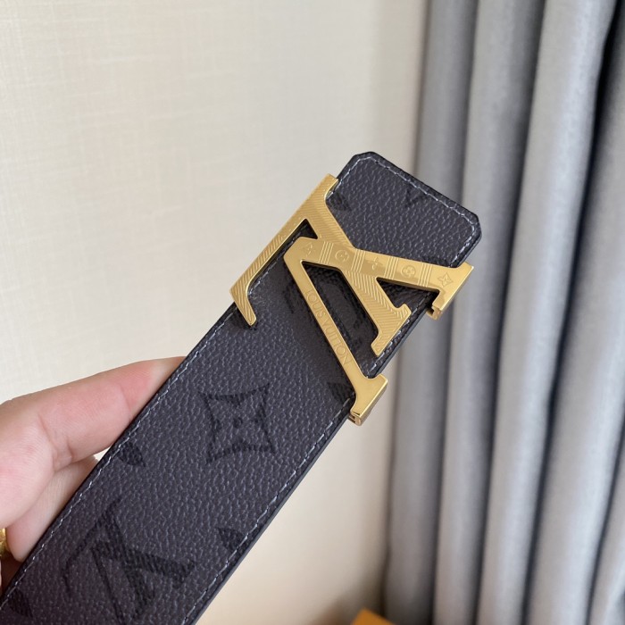 Louis Vuitton Belt 12 (width 4cm)