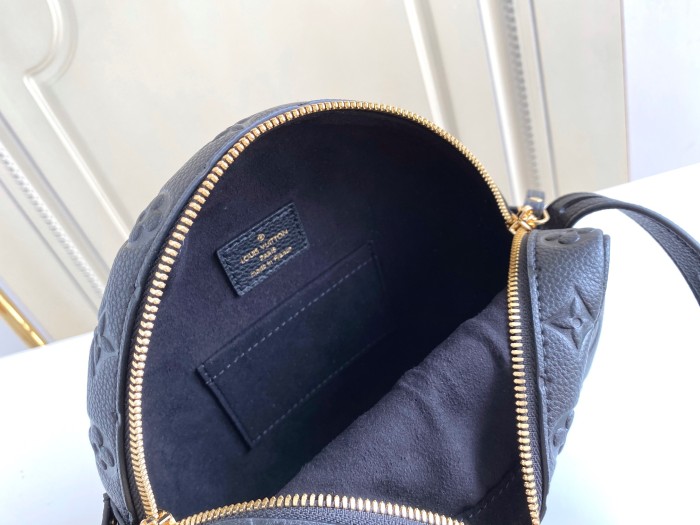 Handbag Louis Vuitton M45167 size 20x22.5x8 cm
