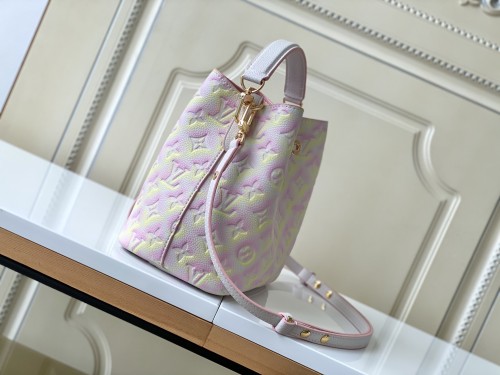 Handbag Louis Vuitton M46174 size 20 x 20 x 13 cm