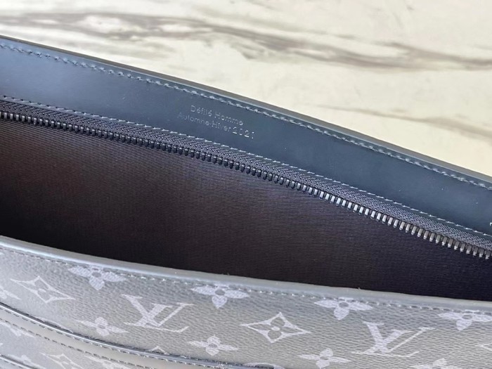 Handbag Louis Vuitton M45937 size 28 x 21 x 3.5cm