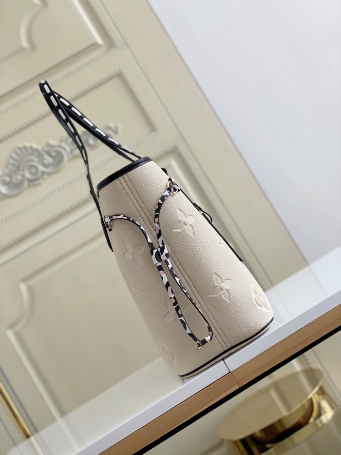 Handbag Louis Vuitton M58525 size 31 x 28 x 14 cm