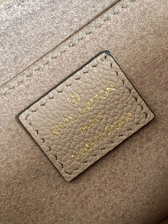 Handbag Louis Vuitton M45836 size 24 x 14 x 9 cm