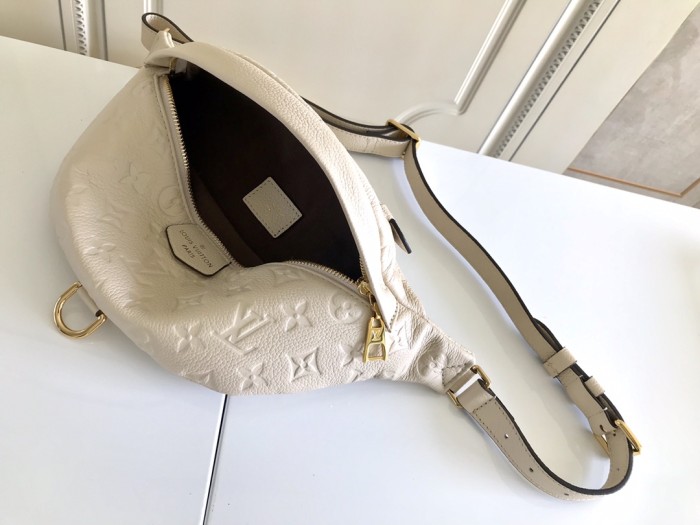 Handbag Louis Vuitton M44836 size 37*14*13 cm