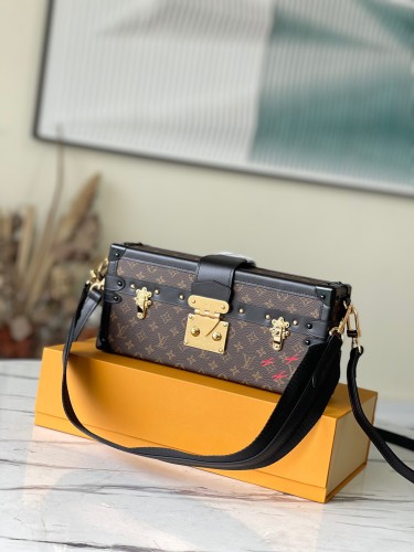 Handbag Louis Vuitton M46120 size 27 x 12 x 6.5 cm