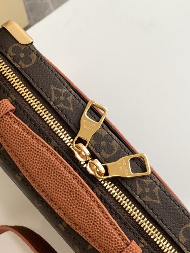 Handbag Louis Vuitton M45785 size 21.5 x 15 x 7 cm