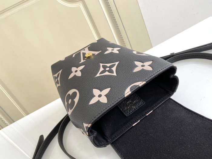Handbag Louis Vuitton M80738 size 13 x 19 x 8 cm