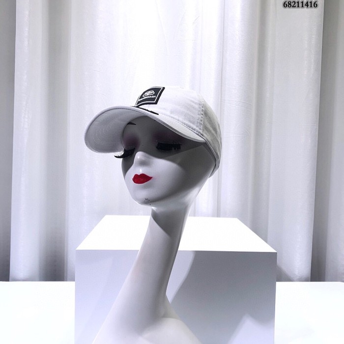 Hat Balenciaga 2