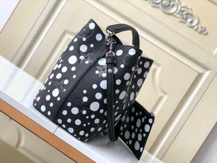 Handbag Louis Vuitton M21753 size 26.0 x 26.0 x 17.5