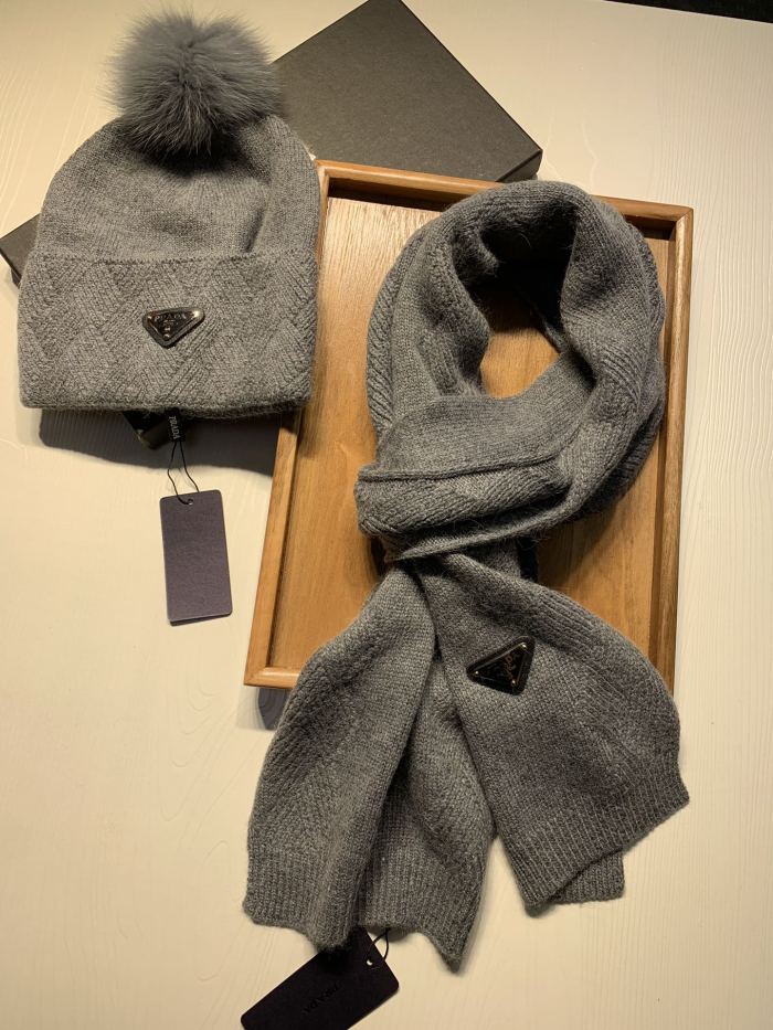 Hat & Scarf Prada 2