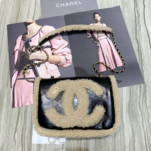 Handbag Chanel AS0321 size 18 13 8 cm