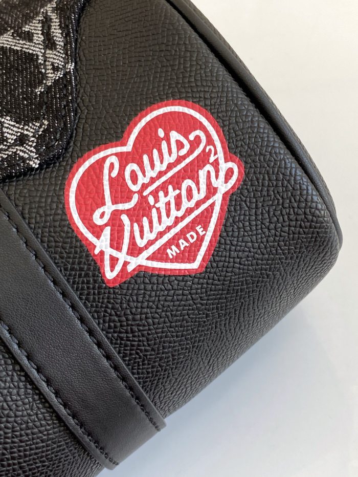 Handbag Louis Vuitton M90689 size 21×9×12 cm