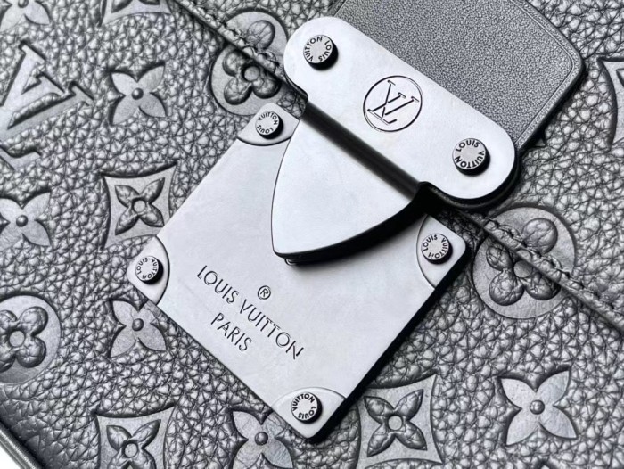 Handbag Louis Vuitton M80560 M80582 size 27 x 21 x 3.5cm