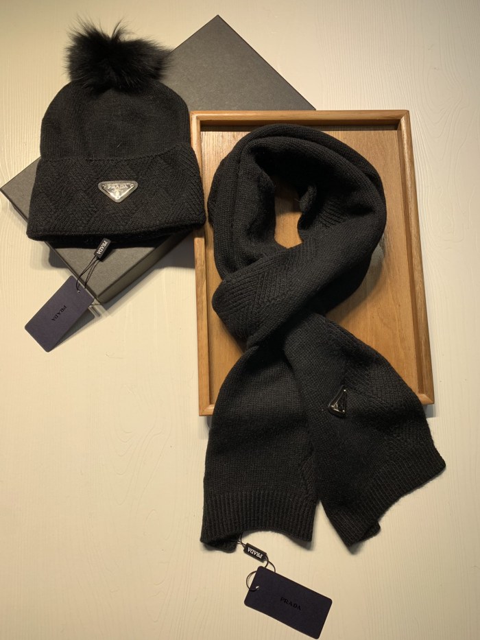 Hat & Scarf Prada 2