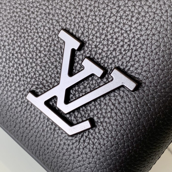 Handbag Louis Vuitton M69837 LV Aerogram iPad size:30 x 22 x 5cm