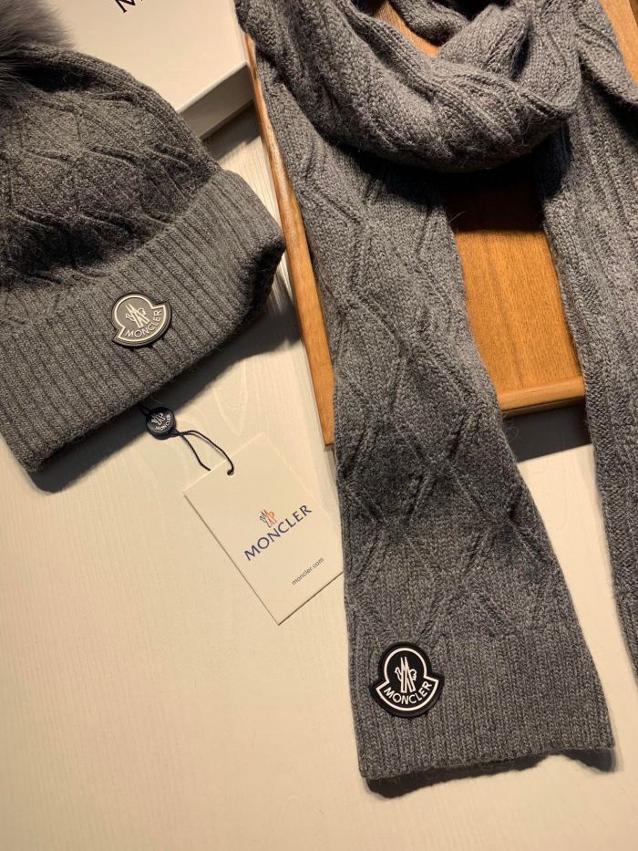 Hat & Scarf Moncler 1