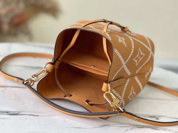 Handbag Louis Vuitton M46023 M46029 size 20 x 20 x 13cm