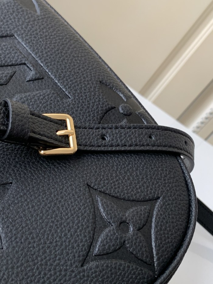 Handbag Louis Vuitton M46002 size 22 x 14 x 9 cm