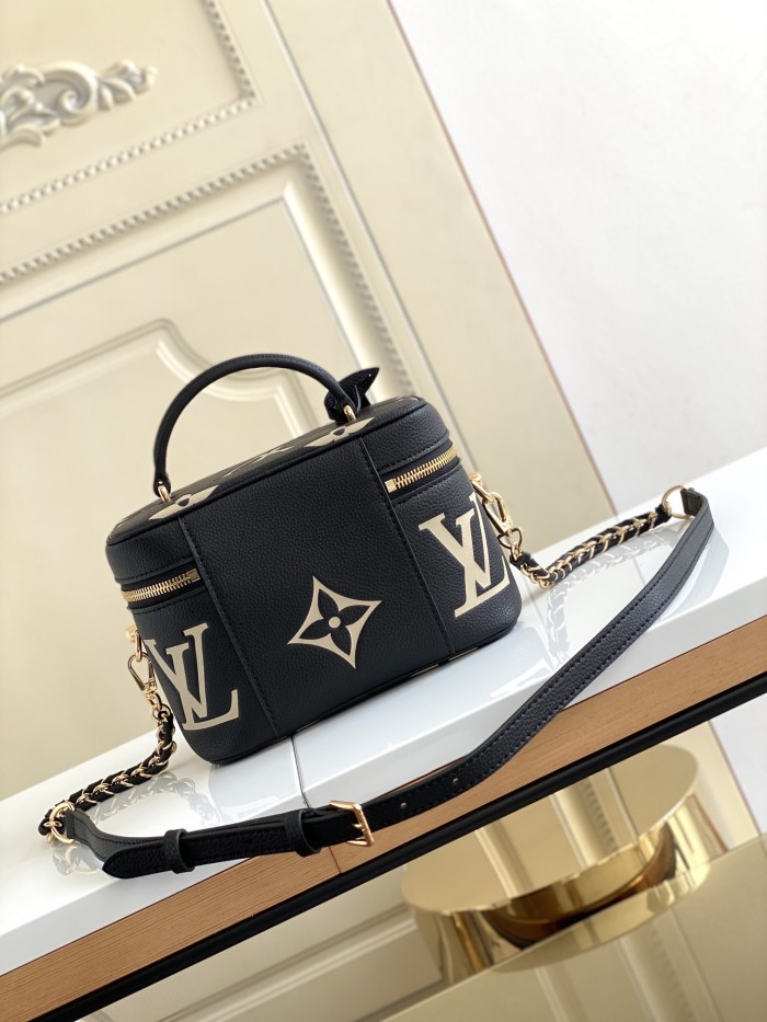 Handbag Louis Vuitton M45780 size 19 x 13 x 11 cm