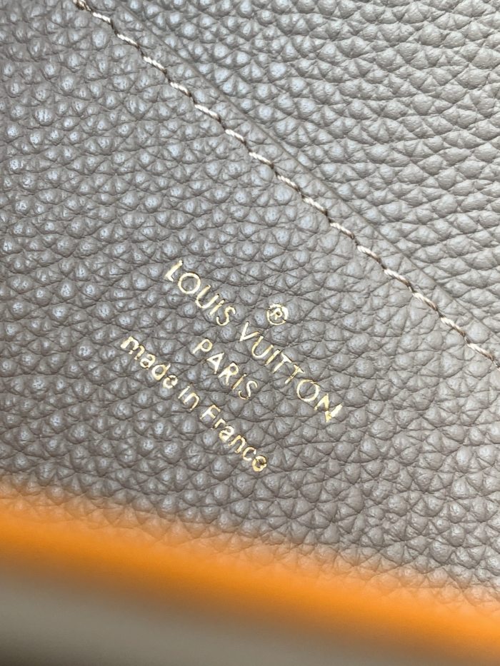 Handbag Louis Vuitton M58728 size 21 x 15 x 6.5 cm