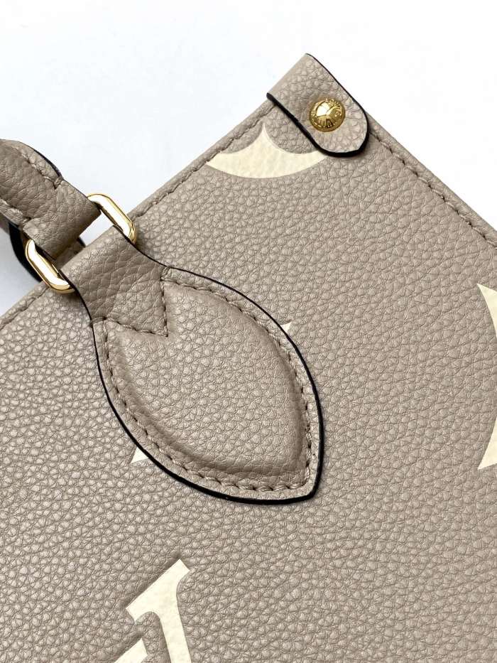 Handbag Louis Vuitton 45779 size 25 x 19 x 11.5 cm