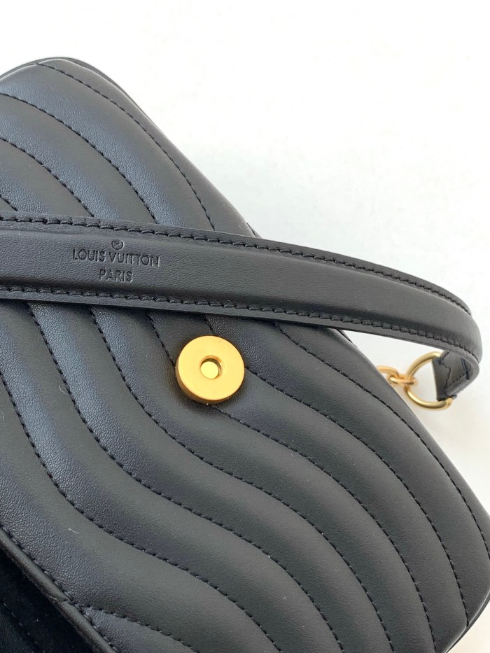 Handbag Louis Vuitton M20687 size 21 x 12 x 9cm