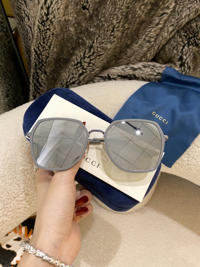 Sunglasses Gucci GG0462 size:55-20-140