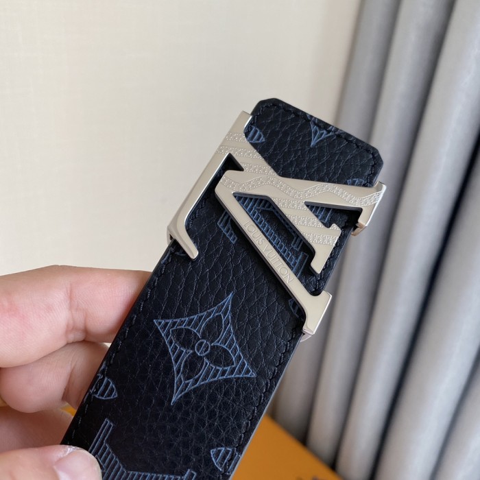 Louis Vuitton Belt 12 (width 4cm)