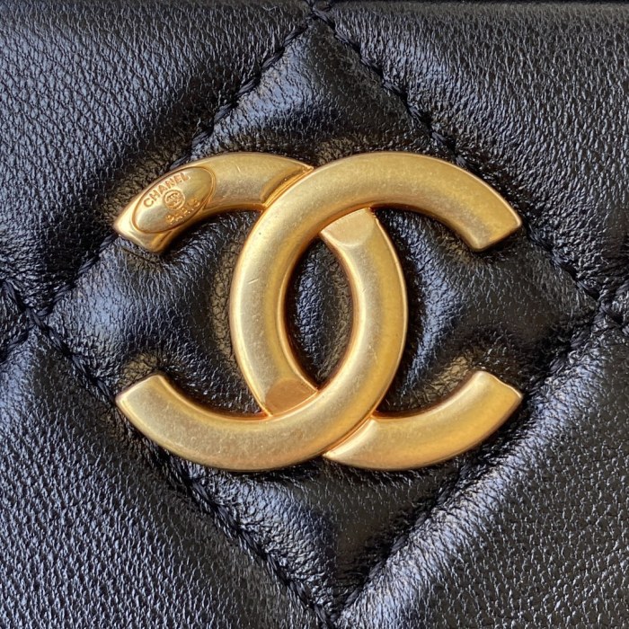 Handbag Chanel AS2856 size 18x14x7 cm