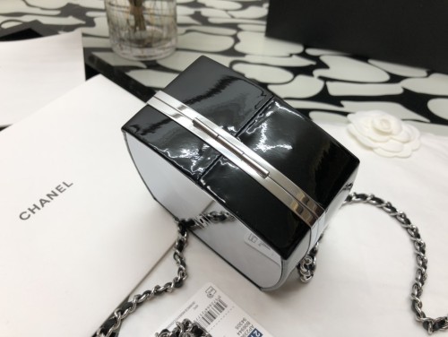 Handbag Chanel size 12.7*12.7*7.6 cm