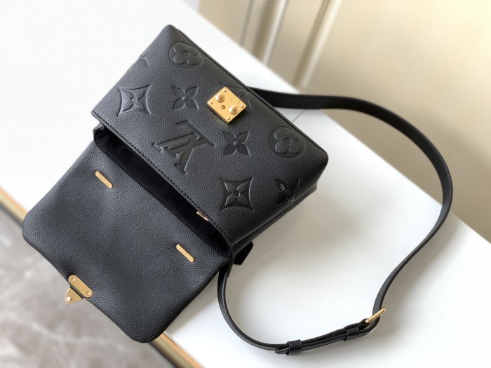 Handbag Louis Vuitton M46008 size 24.0 x 17.0 x 8.5cm