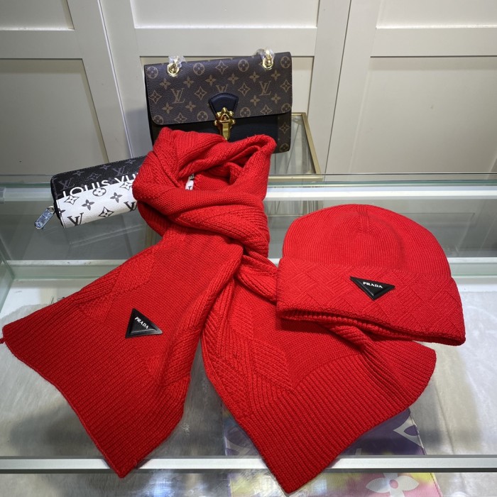 Hat & Scarf Prada 1