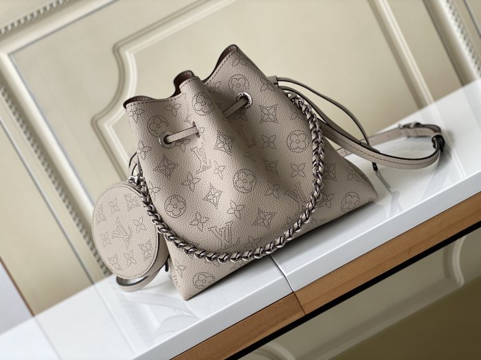 Handbag Louis Vuitton 57201 size 19 x 22 x 14 cm